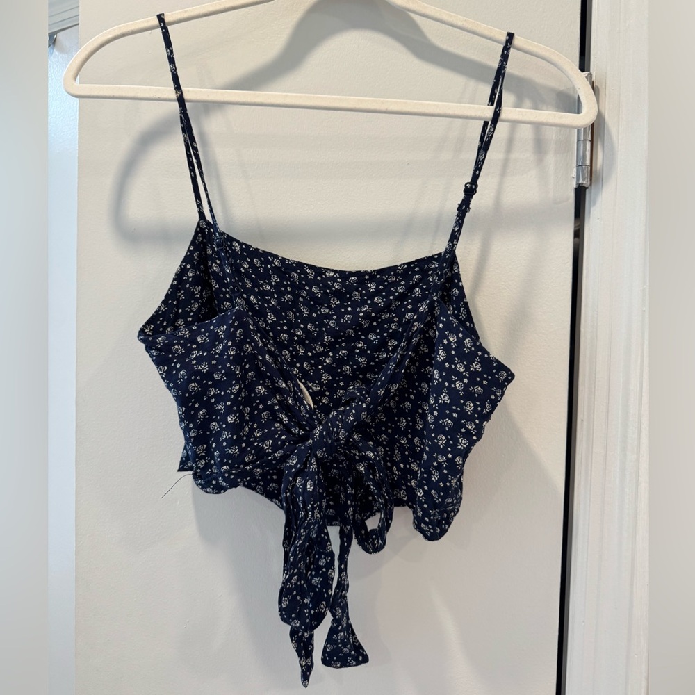 Brandy Melville Floral Tie Back Top - Picture 4 of 7